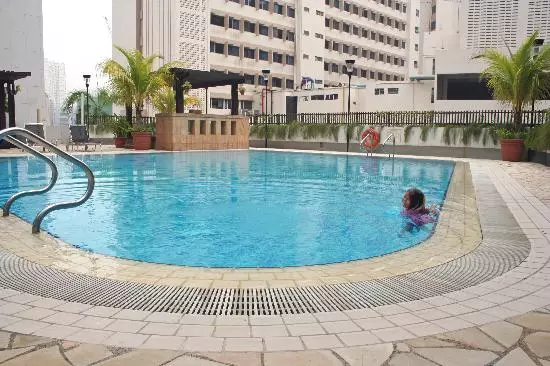 استخر هتل چهار ستاره کاپتورن کینگ سنگاپور
